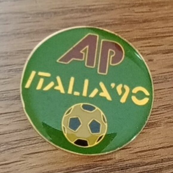 World Cup @Italy Pin Backs/2 - Picture 4 of 5